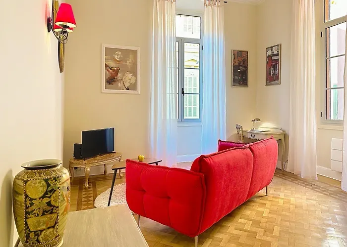 Elegant Old Nice Escape